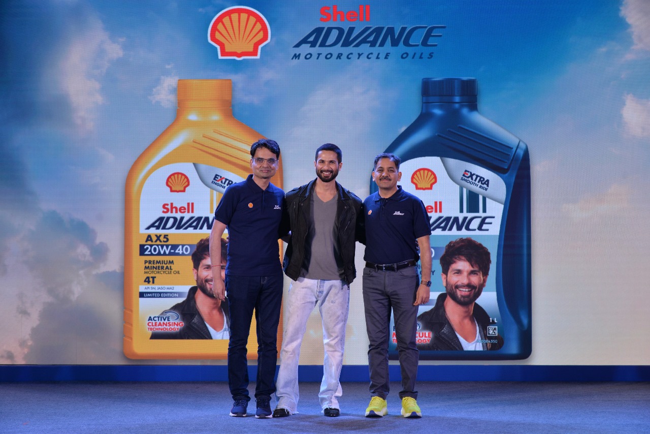 Amit Ghugre,India Chief Marketing Officer, Shell Lubricants_Shahid Kapoor_Praveen Nagpal Chief Technology Officer, Shell India
