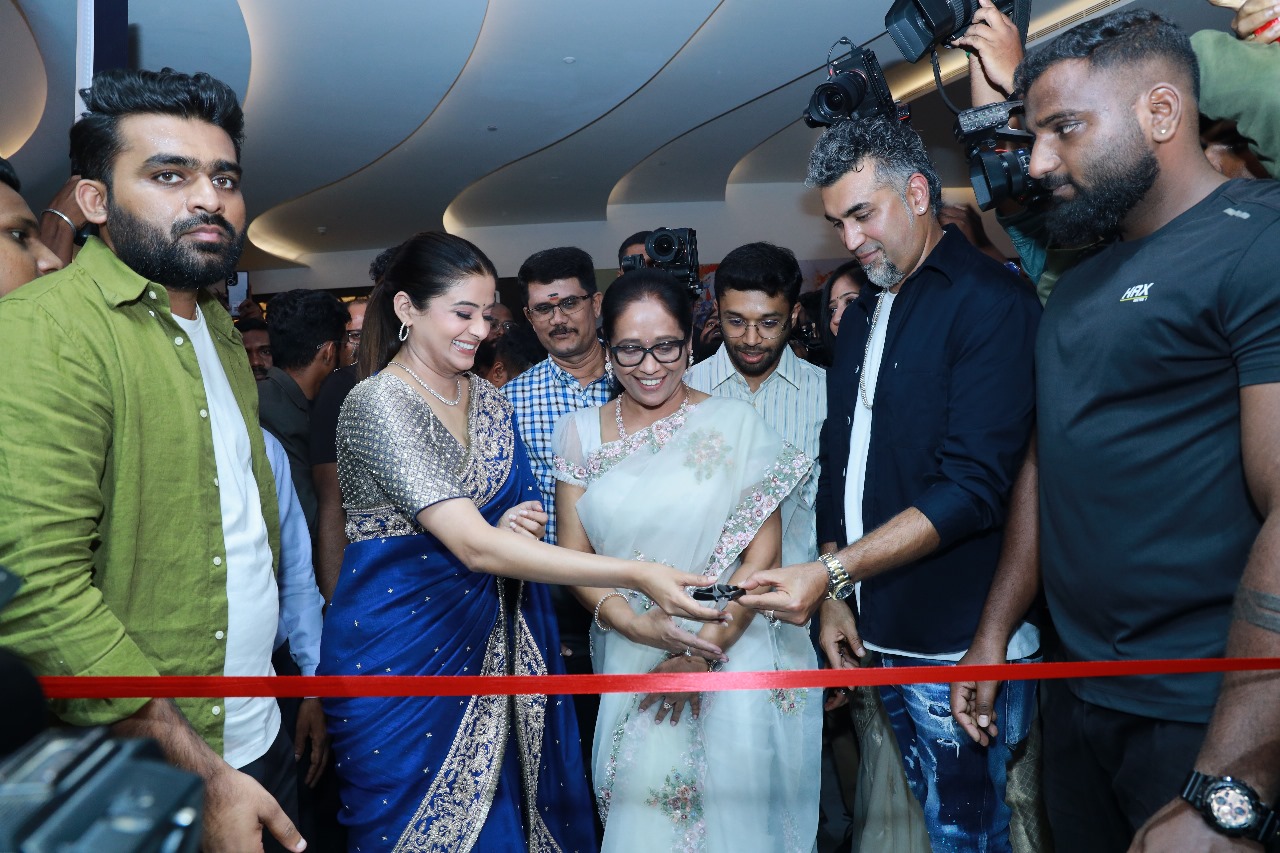 Actor Priyamani and CEO Ricky Vasandani cutting the ribbon to Chennai's first Solitario Store